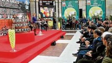 <b>LA ENSALADERA, EN MADRID. </b>La Ensaladera de Dwigth Davis presidió el acto del acuerdo de patrocinio de Madrid a la Copa Davis durante los próximos tres años.