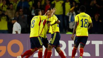 AMDEP1266. BOGOTÁ (COLOMBIA), 06/02/2023.- Jugadores de Colombia celebran un gol en propia puerta Luis Córdova de Ecuador hoy, en un partido de la fase final del Campeonato Sudamericano Sub'20 entre las selecciones de Colombia y Ecuador en el estadio El Campín en Bogotá (Colombia). EFE/ Mauricio Dueñas Castañeda
