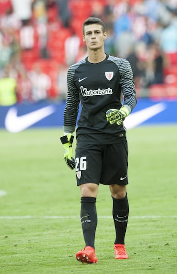 Tras una exitosa cesión en el Valladolid, el Athletic de Bilbao decidió quedárselo la temporada pasada para que se disputase el puesto con Gorka Iraizoz. Acabó ganándose un hueco en el once y este año, con la salida de Iraizoz, la portería es toda para él. Celades cuenta con él para la Sub21, aunque puede que no tarde mucho en dar el salto a la absoluta.