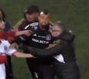 Arturo Vidal causó furor en Puerto Montt: hinchas invadieron la cancha y esto pasó