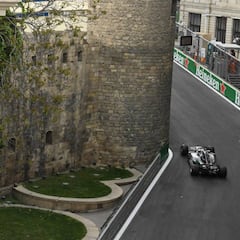 Hamilton gana en el caos de Bakú con un gran Sainz quinto