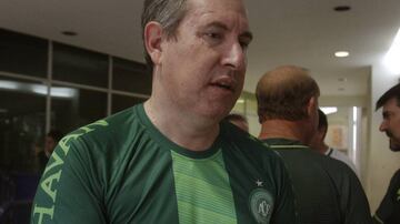 8 mayo 2017: El periodista que sobrevivió, Rafael Henzel, visitó el Atanasio Girardot por primera vez en la ida de la Recopa Sudamericana. Se declaró hincha de los dos equipos antes del partido definitivo.