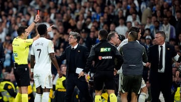 Soccer Football - LaLiga - Real Madrid v Celta Vigo - Santiago Bernabeu, Madrid, Spain - December 7, 2025 Real Madrid's Alvaro Carreras is shown a red card by referee Alejandro Quintero Gonzalez REUTERS/Ana Beltran