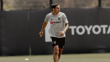 El futbolista hondureño entró de cambio en sustitución por Kaye, pero también salió lastimado para sorpresa de todos sus compañeros.