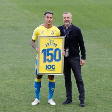 Sergio Araujo, con el presidente de la UD Las Palmas, Miguel Ángel Ramírez.