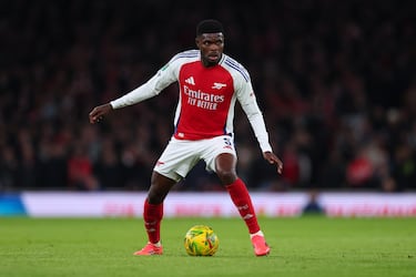 Tras cinco años en el Arsenal, el centrocampista ghanés termina contrato este verano sin destino claro de futuro. Tras una última temporada a gran nivel en el Arsenal, no seguirá como gunner. Ha sonado para el Atleti y el Barça.