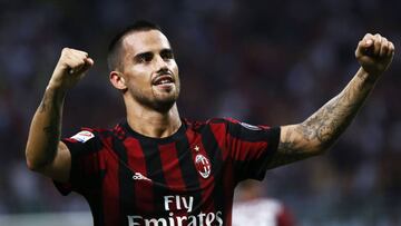 Suso celebra durante un partido con el Milan.