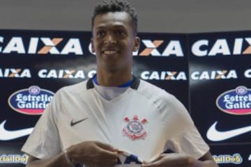 Ha vuelto del fútbol chino y ha recalado en Corinthians. Lejos del delantero que estuvo en el Manchester City y en varios clubes europeos más, debe ser un jugador importante del Timao como lo fue en Atlético Mineiro que ganó la Libertadores.