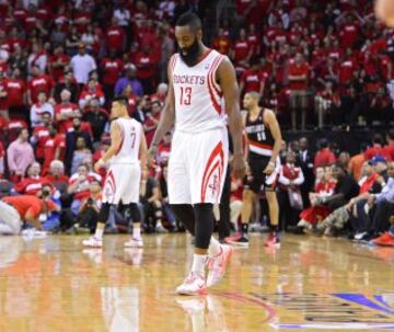 El lenguaje corporal de Harden era claro: no encuentra sus sensaciones y está jugando desquiciado.