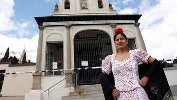 Chulapa en la ermita del Santo.