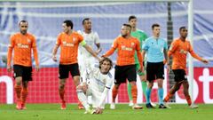 MADRID, SPAIN - NOVEMBER 03: Luka Modric of Real Madrid reacts as Fernando of Shakhtar Donetsk celebrates with teammates after scoring their team's first goal during the UEFA Champions League group D match between Real Madrid and Shakhtar Donetsk at Estad