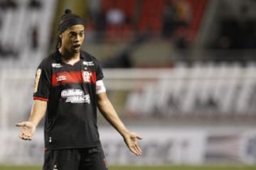 En 2011 la U ganó la Sudamericana y en el camino barrió 4-0 a Flamengo con dos goles de Edu Vargas, otro de Lorenzetti y un tiro de Rojas que rebotó en la espalda del arquero y se coló.