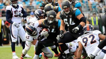 JACKSONVILLE, FL - DECEMBER 04: T.J. Yeldon #24 of the Jacksonville Jaguars runs for yardage as behind the block of Christopher Reed #64 as ared Crick #93 of the Denver Broncos defends at EverBank Field on December 4, 2016 in Jacksonville, Florida.   Sam Greenwood/Getty Images/AFP
 == FOR NEWSPAPERS, INTERNET, TELCOS &amp; TELEVISION USE ONLY ==