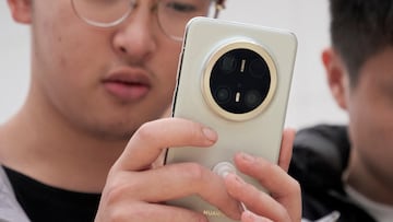 While some people have nailed their mobile technology colors to a particular mast, others are still on the lookout, and a new player is in town.