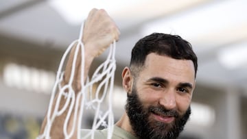 Benzema posa para AS.