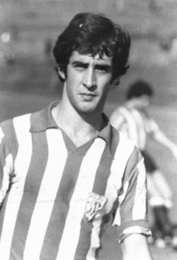 Comenzó su carrera en Primera División con el Athletic en la temporada 82/83.