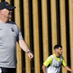 Mel: "A día de hoy sólo tengo 17 jugadores para el Huesca"