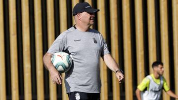 Mel: "A día de hoy sólo tengo 17 jugadores para el Huesca"