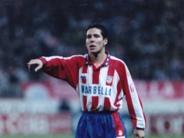 En 1994 fichó por el Atlético de Madrid por tres años y se convirtió en uno de los capitanes del equipo e ídolo indiscutible de la afición colchonera. Su mejor temporada fue la 1995/1996, fue una pieza clave dentro del equipo que conquistó el histórico doblete ganando La Liga y la Copa del Rey.