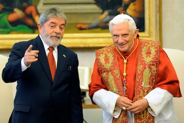 Benedicto XVI y Luiz Inácio Lula da Silva, obrero metalúrgico, ​ sindicalista y político progresista​ brasileño.