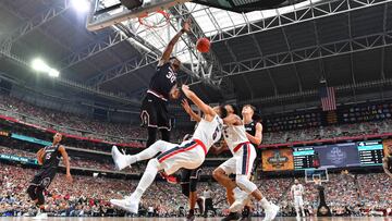 Gonzaga pasó a la final al vencer a South Carolonina en el estadio de la universidad de Phoneix ante 77.612 espectadores.