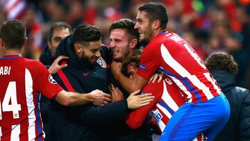 MADRID, SPAIN - NOVEMBER 01: Antoine Griezmann of Atletico Madrid (centre R) celebrates scoring his sides second goal with his Atletico Madrid team mates during the UEFA Champions League Group D match between Club Atletico de Madrid and FC Rostov at Vincente Calderon on November 1, 2016 in Madrid, Spain. (Photo by Gonzalo Arroyo Moreno/Getty Images)