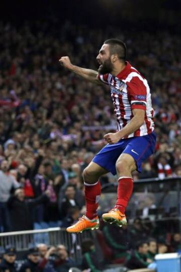2-1. Ada Turán celebra el segundo gol.