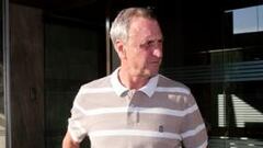 Cruyff dice que devolver la insignia le "tocó el orgullo"