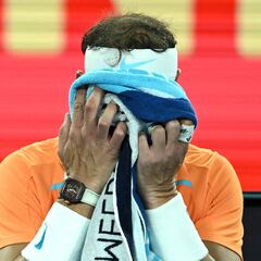 Los gestos de dolor y rabia de Nadal al perder por lesión en el Open de Australia