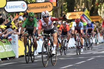 Caleb Ewan se impuso en el ajustado esprint de Toulouse.