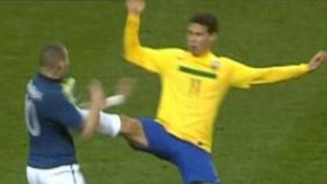 Benzema recibe una patada de Hernanes 'a lo De Jong'