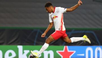 Leipzig's US midfielder Tyler Adams shoots to score his goal during the UEFA Champions League quarter-final football match between Leipzig and Atletico Madrid at the Jose Alvalade stadium in Lisbon on August 13, 2020. (Photo by Miguel A. Lopes / vari