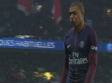 Enfado de Kylian Mbappé al ser cambiado ante el Marsella