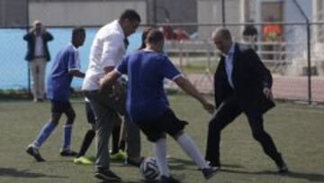 Ronaldo, jugando en una favela