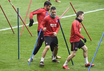 VItolo y Diego Costa en el entrenamiento posterior a su presentación en el Wanda Metropolitano 