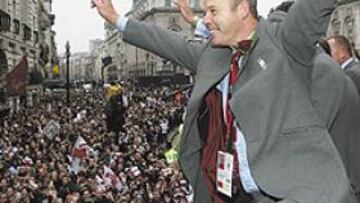 <b>EL PROFESOR CHIFLADO. </b>La última excentricidad del ex seleccionador inglés de rugby es dirigir a un equipo de fútbol de la Premier.