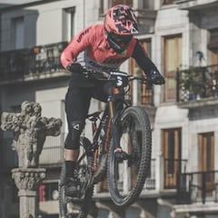 Marco Veiga, a todo gas por las estrechas y empinadas calles de Vigo