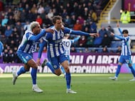 Soccer Football - Premier League - Burnley v Brighton & Hove Albion - Turf Moor, Burnley, Britain - April 11, 2026 Brighton & Hove Albion's Mats Wieffer celebrates scoring their second goal with Georginio Rutter REUTERS/Scott Heppell EDITORIAL USE ONLY. NO USE WITH UNAUTHORIZED AUDIO, VIDEO, DATA, FIXTURE LISTS, CLUB/LEAGUE LOGOS OR 'LIVE' SERVICES. ONLINE IN-MATCH USE LIMITED TO 120 IMAGES, NO VIDEO EMULATION. NO USE IN BETTING, GAMES OR SINGLE CLUB/LEAGUE/PLAYER PUBLICATIONS. PLEASE CONTACT YOUR ACCOUNT REPRESENTATIVE FOR FURTHER DETAILS..