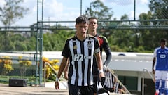 Román da su primer salto en Brasil