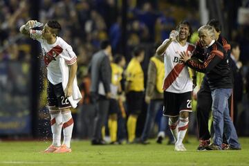 Durante el partido de octavos de ida de la Copa de Libertadores de 2015 se produjo uno de los hechos más vergonzosos de la historia del fútbol, los jugadores de River Plate fueron rociados con gas pimienta por aficionados de Boca. El partido fue suspendido y Boca eliminado de la competición.
