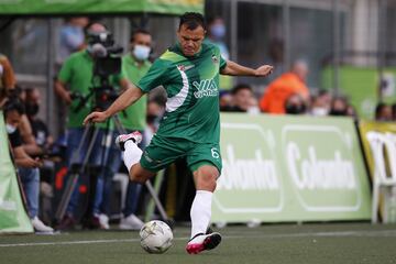 Francisco Maturana volvió a disfrutar del BabyFútbol, festival infantil en el que hizo historia hace 37 años como primer DT campeón. Partido homenaje con varios exfutbolistas en Medellín.