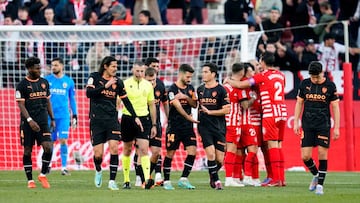 Edinson Cavani of Valencia CF protest to the referee during the La Liga match between Girona FC and Valencia CF played at Montilivi Stadium on February 5, 2023 in Girona, Spain. (Photo by Sergio Ruiz / Pressinphoto / Icon Sport)