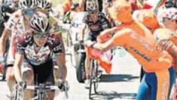 <b>UN LUCHADOR. </b>Carlos Sastre ganó el título honorífico de ciclista más combativo del día.