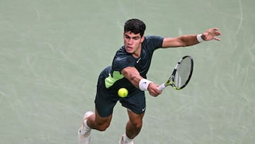 Carlos Alcaraz, contra Grigor Dimitrov en el Shanghai Masters.