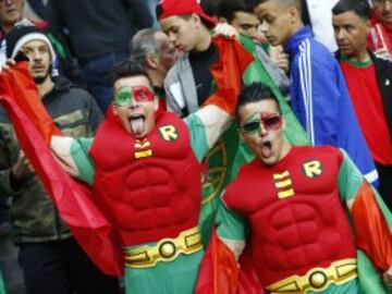 Gran ambiente en el estadio Geoffroy-Guichard.