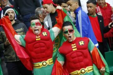 Gran ambiente en el estadio Geoffroy-Guichard.