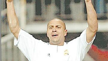 <b>ENFADO</B>. Roberto Carlos se mostró indignado con la sanción.