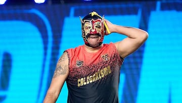 El ‘Escorpión Dorado’ acepta que salió con Fabiola Martínez pero asegura que su matrimonio está bien