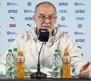 “Mirar a los ojos” y “¿qué me quiere decir?”: la discusión de Bielsa con un periodista uruguayo