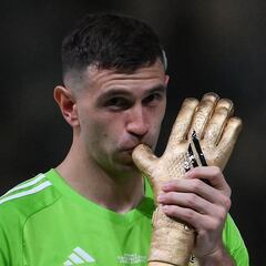 ‘Dibu’ Martínez, en la órbita de un grande